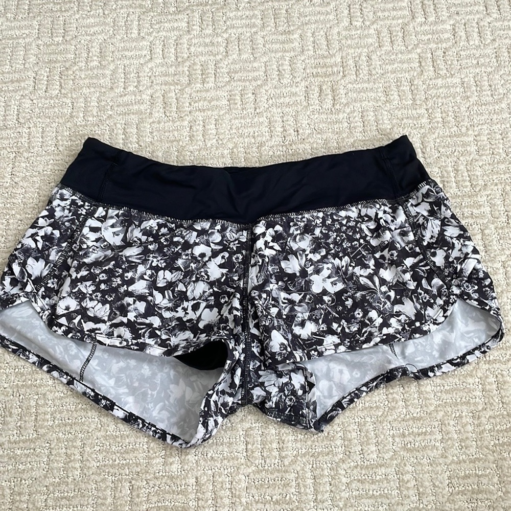 Lululemon speed up low rise shorts size 6